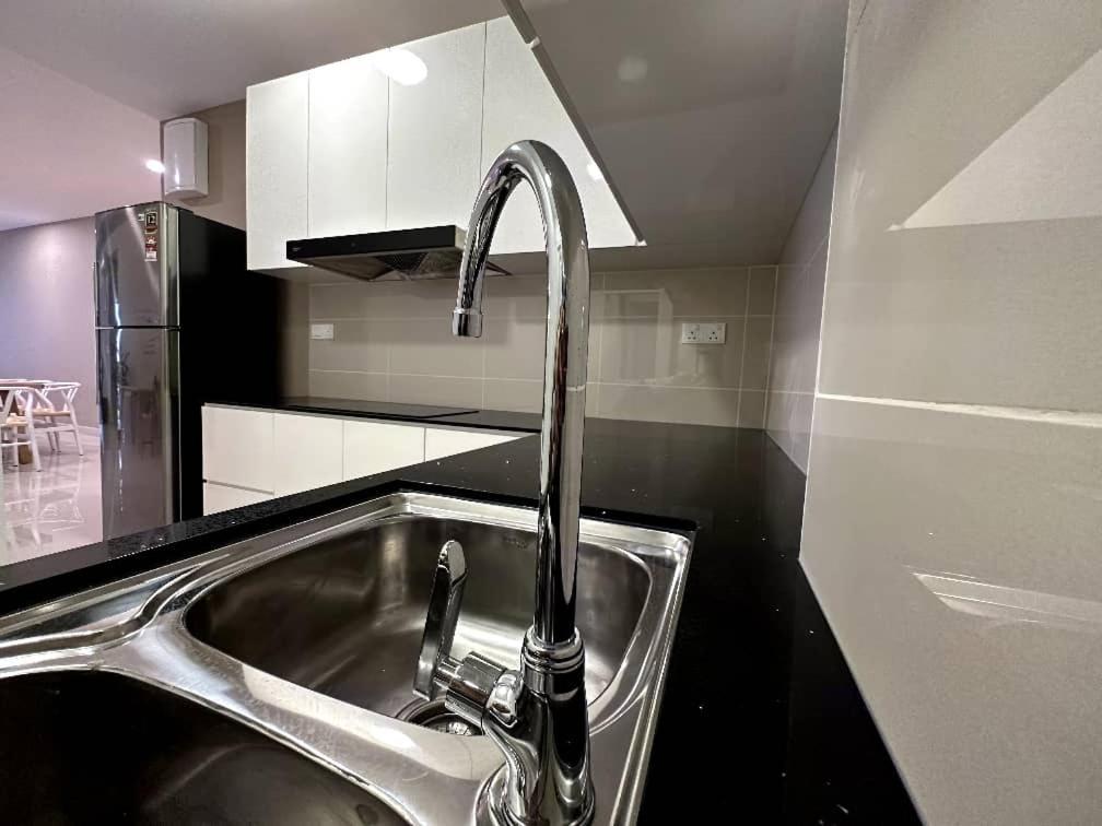 The Apple Premier Condo Three Bedroom In Melaka Exterior photo